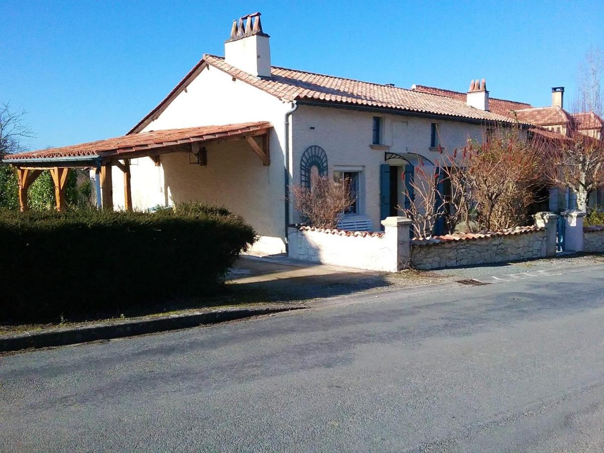 Villa Charmante A Bosset Avec Piscine Partagee ภายนอก รูปภาพ