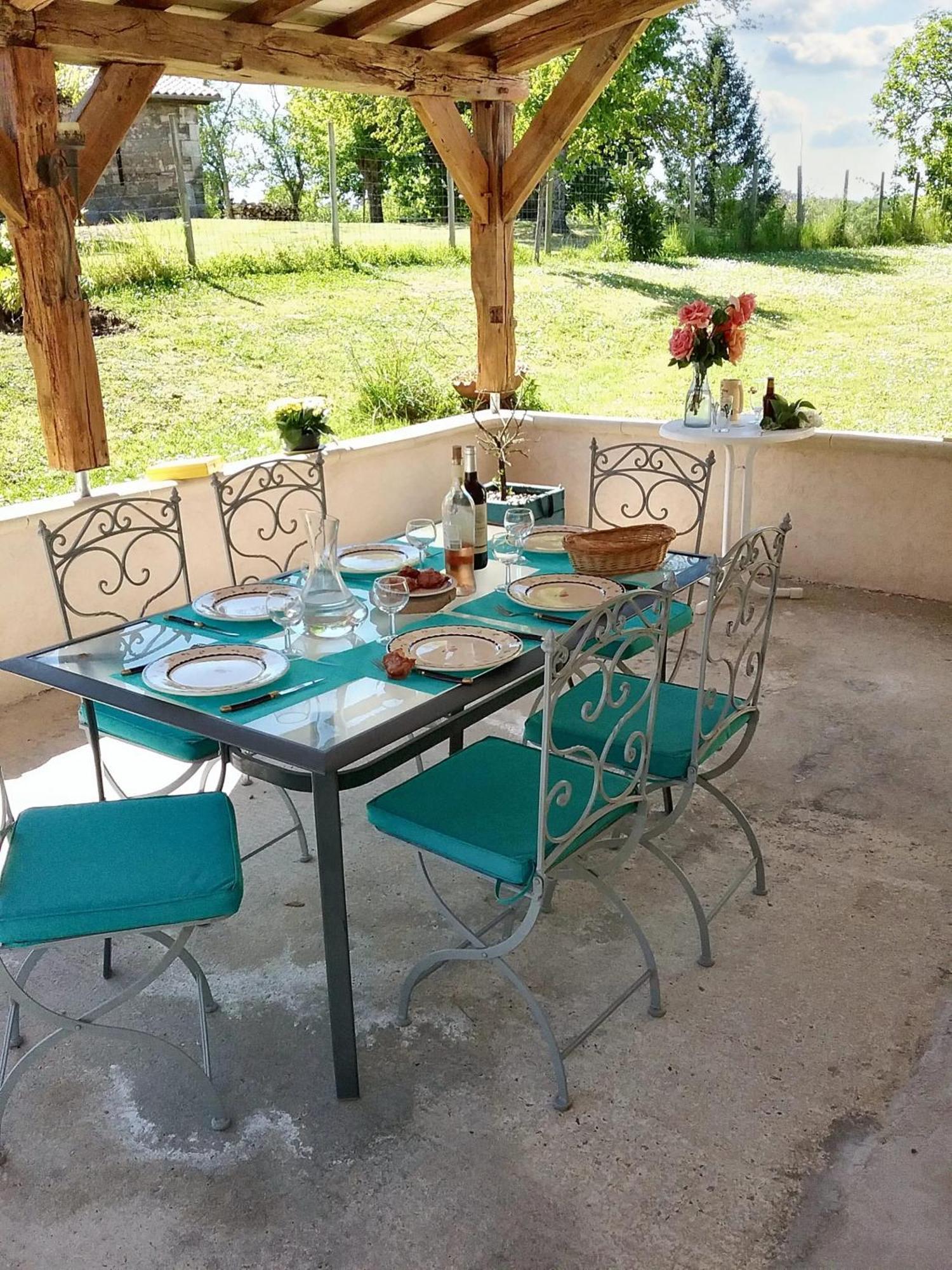 Villa Charmante A Bosset Avec Piscine Partagee ภายนอก รูปภาพ