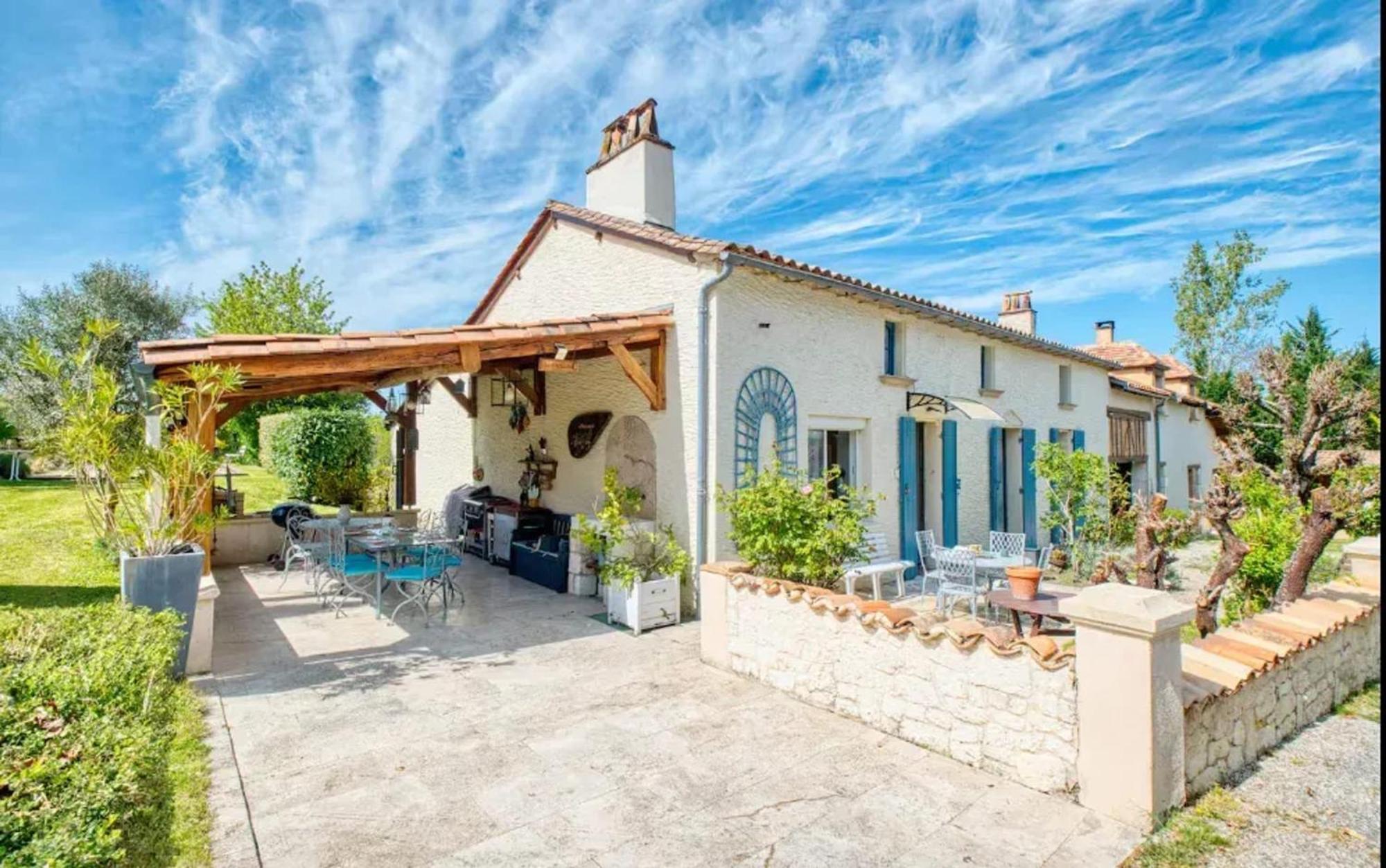 Villa Charmante A Bosset Avec Piscine Partagee ภายนอก รูปภาพ