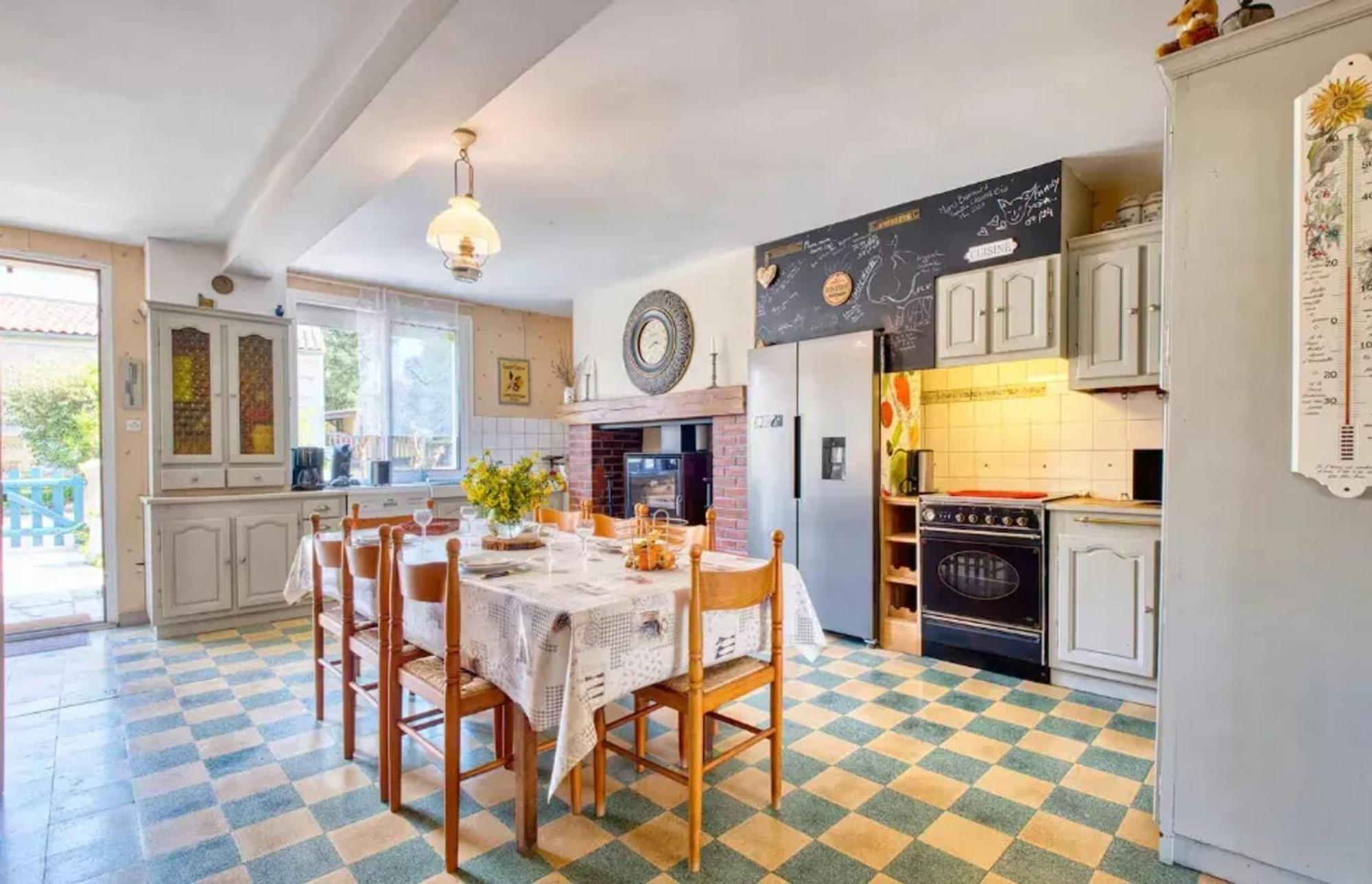 Villa Charmante A Bosset Avec Piscine Partagee ภายนอก รูปภาพ